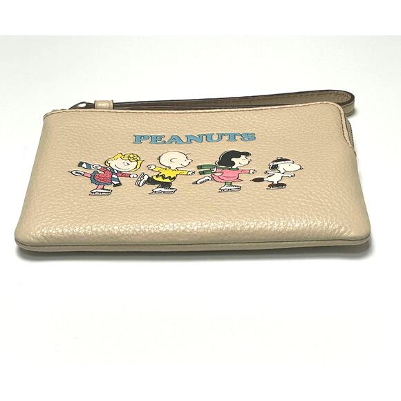 Coach X Peanuts Corner Zip Wristlet W/ Snoopy & Friends Peanuts Motif - Picture 5 of 10